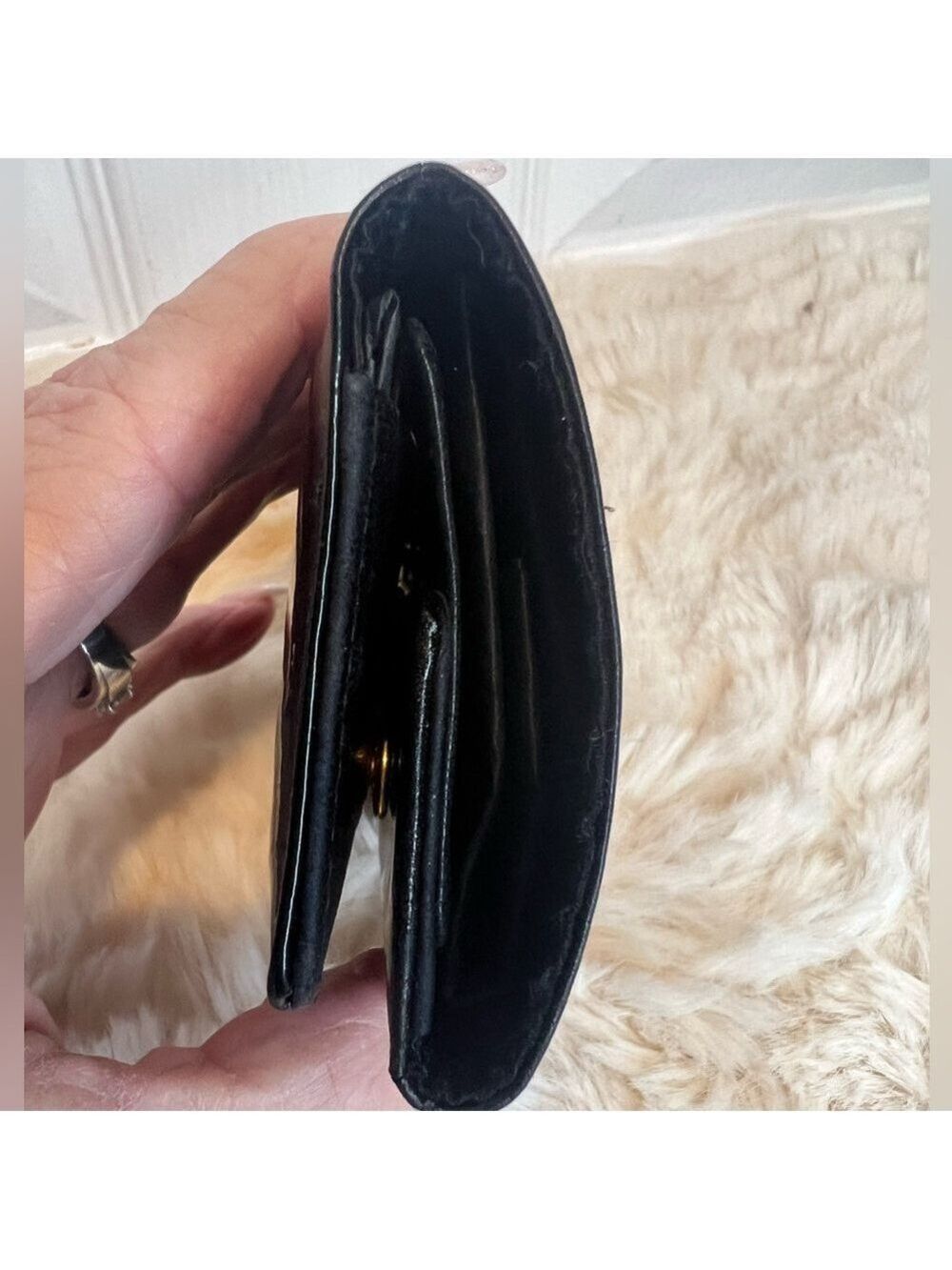 ❤️CHANEL BLACK PATENT LEATHER 6 RING KEYHOLDER WITH LOGO - Picture 8 of 16
